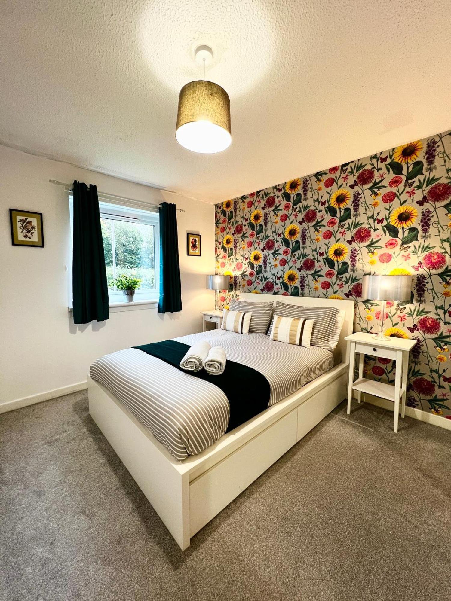 Ground Floor Flat With Free Parking & Wifi Apartment กลาสโกว์ ภายนอก รูปภาพ