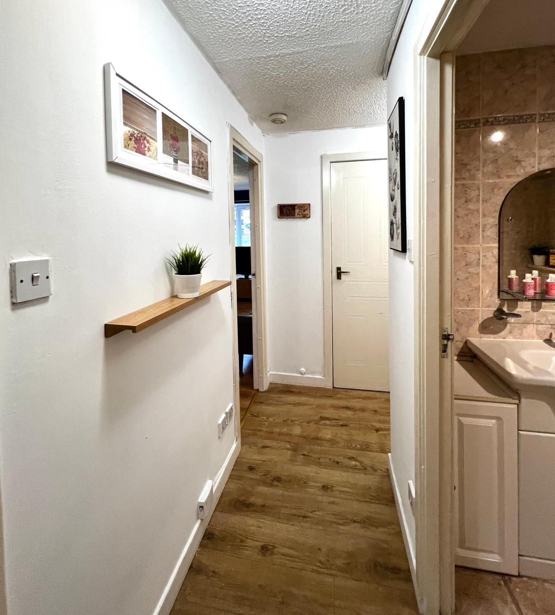 Ground Floor Flat With Free Parking & Wifi Apartment กลาสโกว์ ภายนอก รูปภาพ