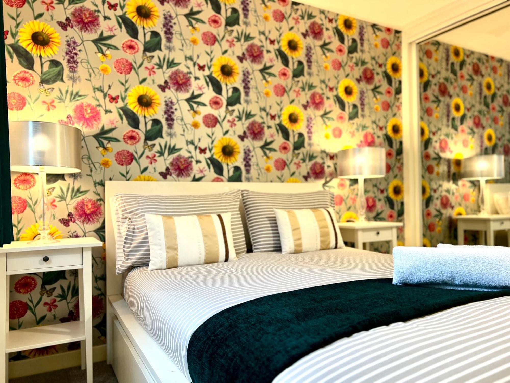 Ground Floor Flat With Free Parking & Wifi Apartment กลาสโกว์ ภายนอก รูปภาพ