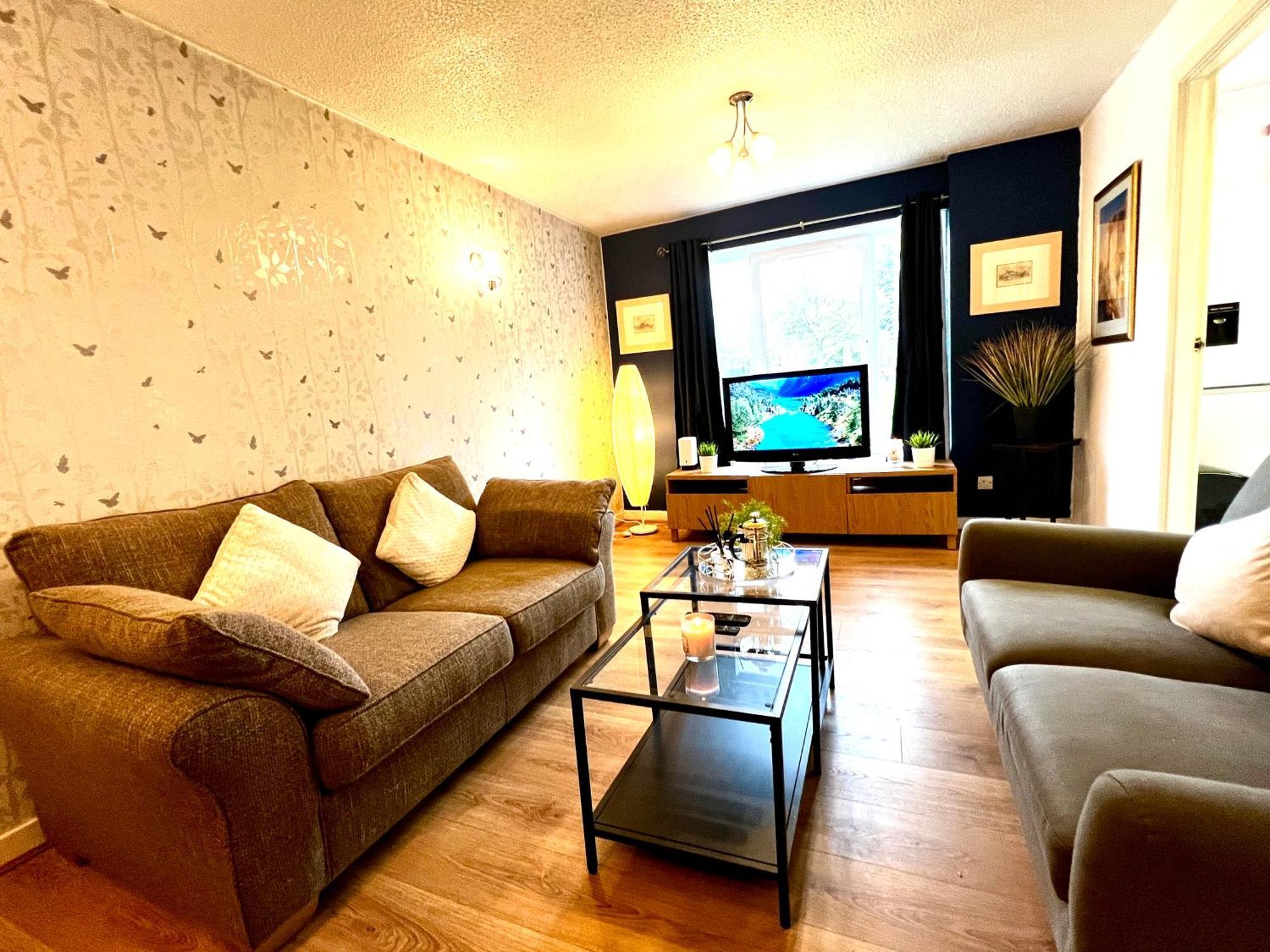Ground Floor Flat With Free Parking & Wifi Apartment กลาสโกว์ ภายนอก รูปภาพ