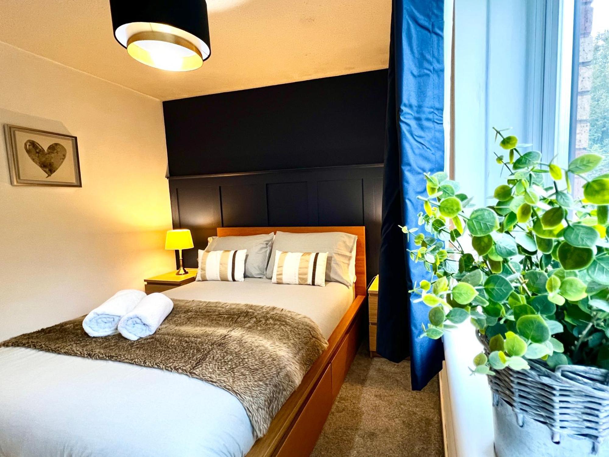 Ground Floor Flat With Free Parking & Wifi Apartment กลาสโกว์ ภายนอก รูปภาพ